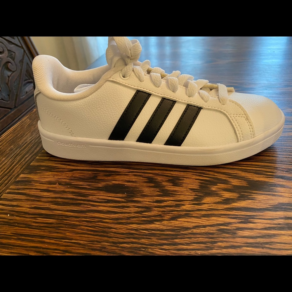 Adidas Sneakers